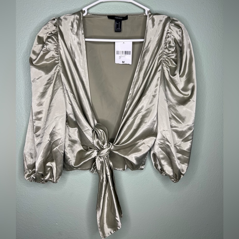 NWT Forever 21 woman’s olive woven Top size medium